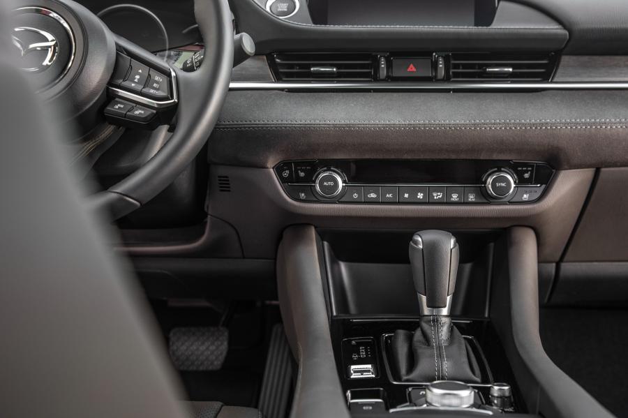 Детали интерьера Mazda6 (GJ) 2018 года  (NA) (фото 40 из 40)